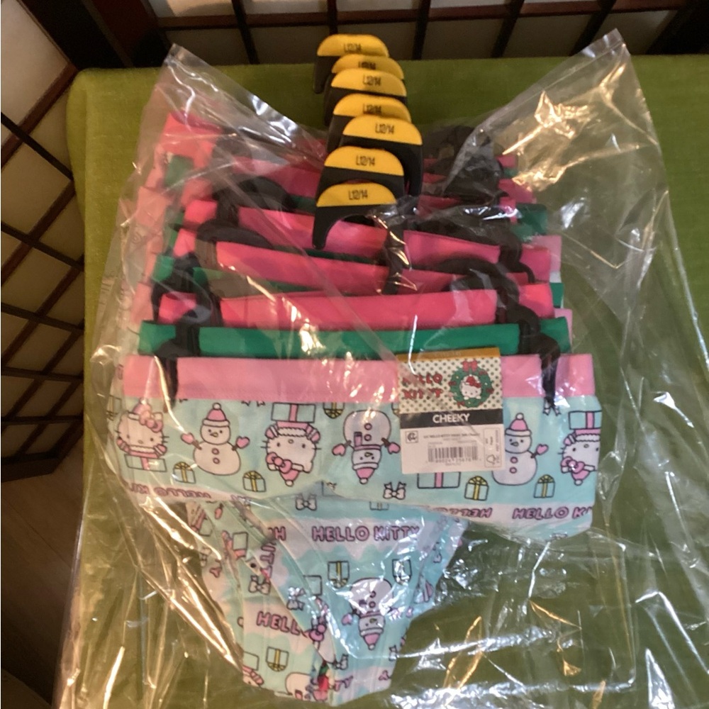 HELLO KITTY Lot of 7 (21 pair) panties ladies size L.